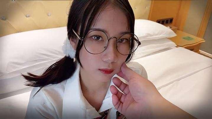 91大神百人斩爆操内射极品清纯嫩妹完美露脸