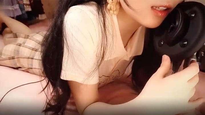ASMR水蜜小羊喵枕边女友的舌吻