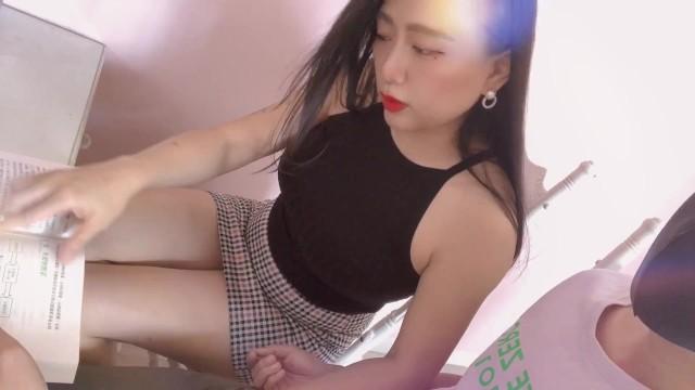 DaisyBaby巨乳家教老師好淫蕩主動幫男學生口交幹砲