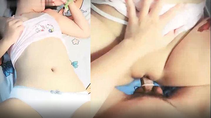 JK少女调教颜射极品光滑白虎可爱美少女含情脉脉舔着肉棒清纯与淫荡的反差浓稠精液脸颊发丝锁骨淫靡至极