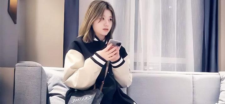 LOVE小天探花棒球服短发萌妹子啪啪脱掉衣服花臂纹身看不出社会人腰细胸大侧入妹子被操哭了