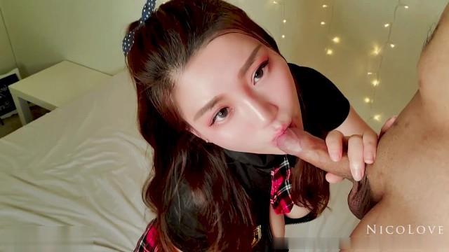 NicoLove在我嘴里享用美味的鸡鸡并接受面部护理