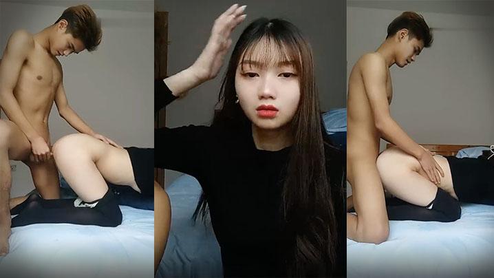 一脸猥琐的小伙竟然有个这么漂亮的女朋友穿上黑丝掰开鲍鱼啪啪啪真让人羡慕