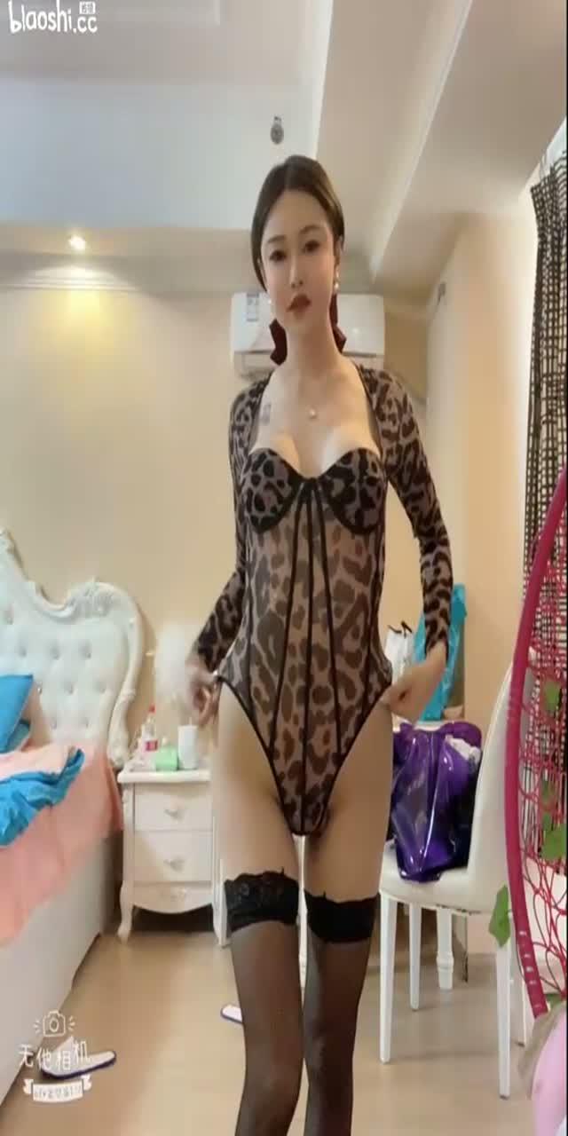 人妖qm豹纹内衣情趣诱惑《1》