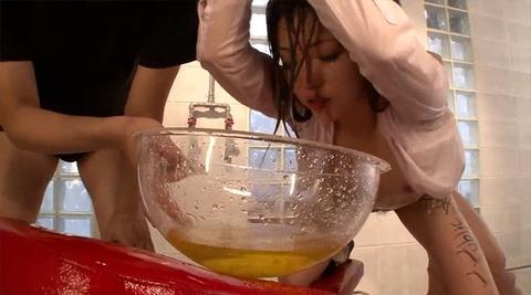 你喷了多少出来就让你喝回去