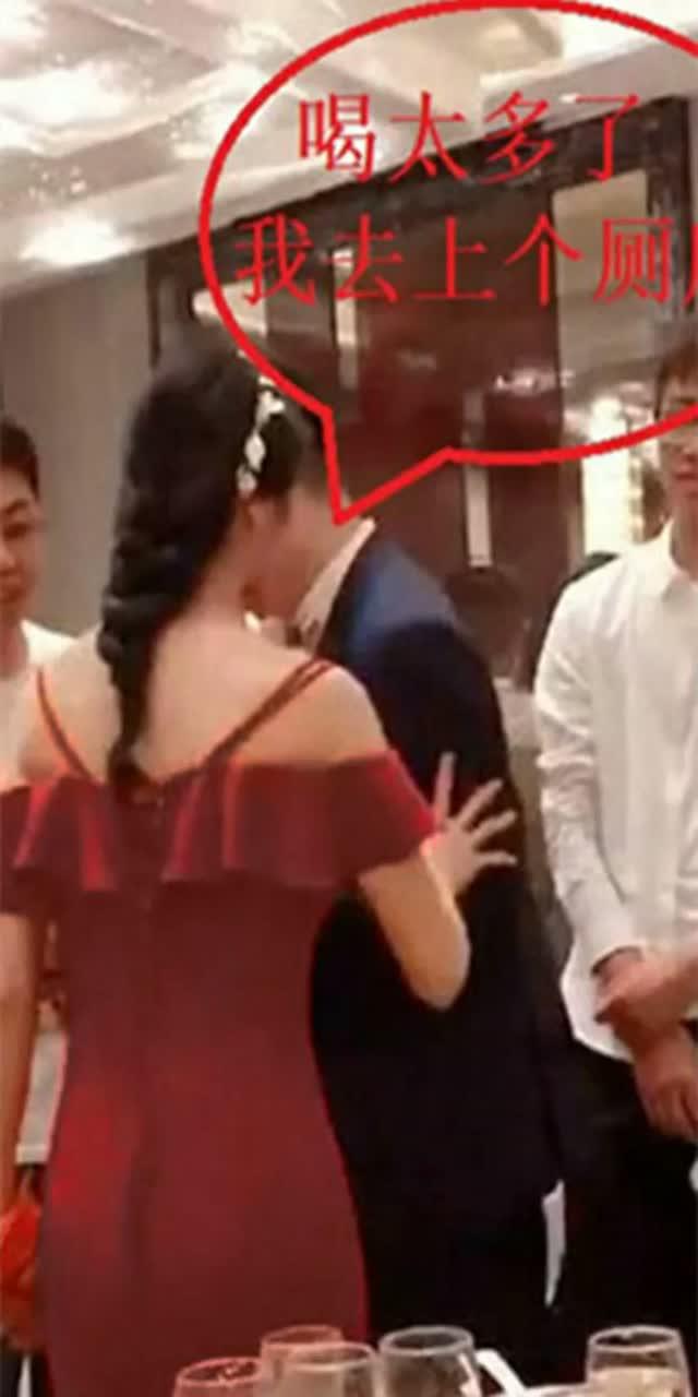 偷窥不胜防婚礼当天蹲守敬酒的新娘上厕所初中厕所偷窥处女嫩B等多部超强看点偷窥神作