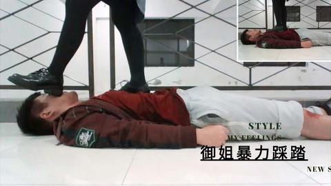 公司的女同事知道我的癖好后疯狂虐踩我她说感觉挺爽