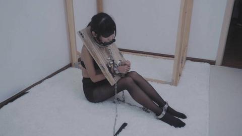 冷与贝黑丝内衣镣铐木架口球