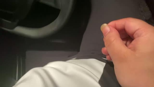 刚入职的实习生妹妹被两猥琐同事下药轮草