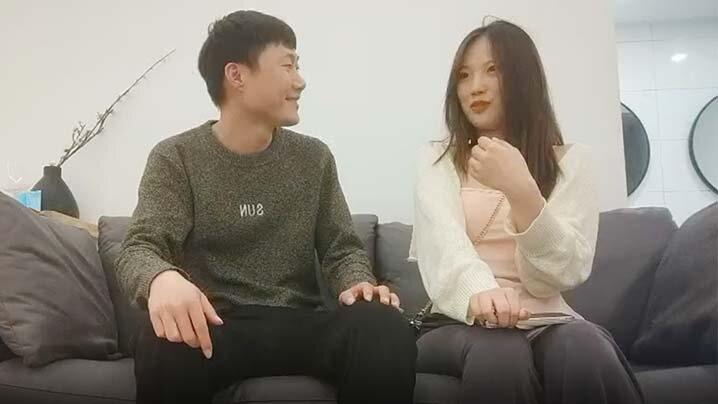 利哥探花深夜再约一场骚货听话配合沙发激情爆操