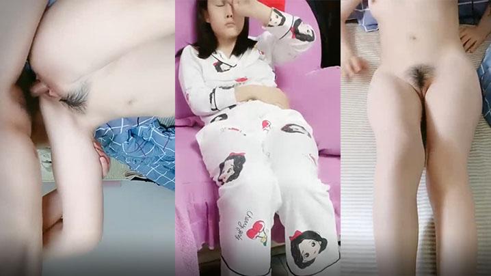 剧情演绎嫂嫂因为大哥出差很多天没做了撩一下就上钩