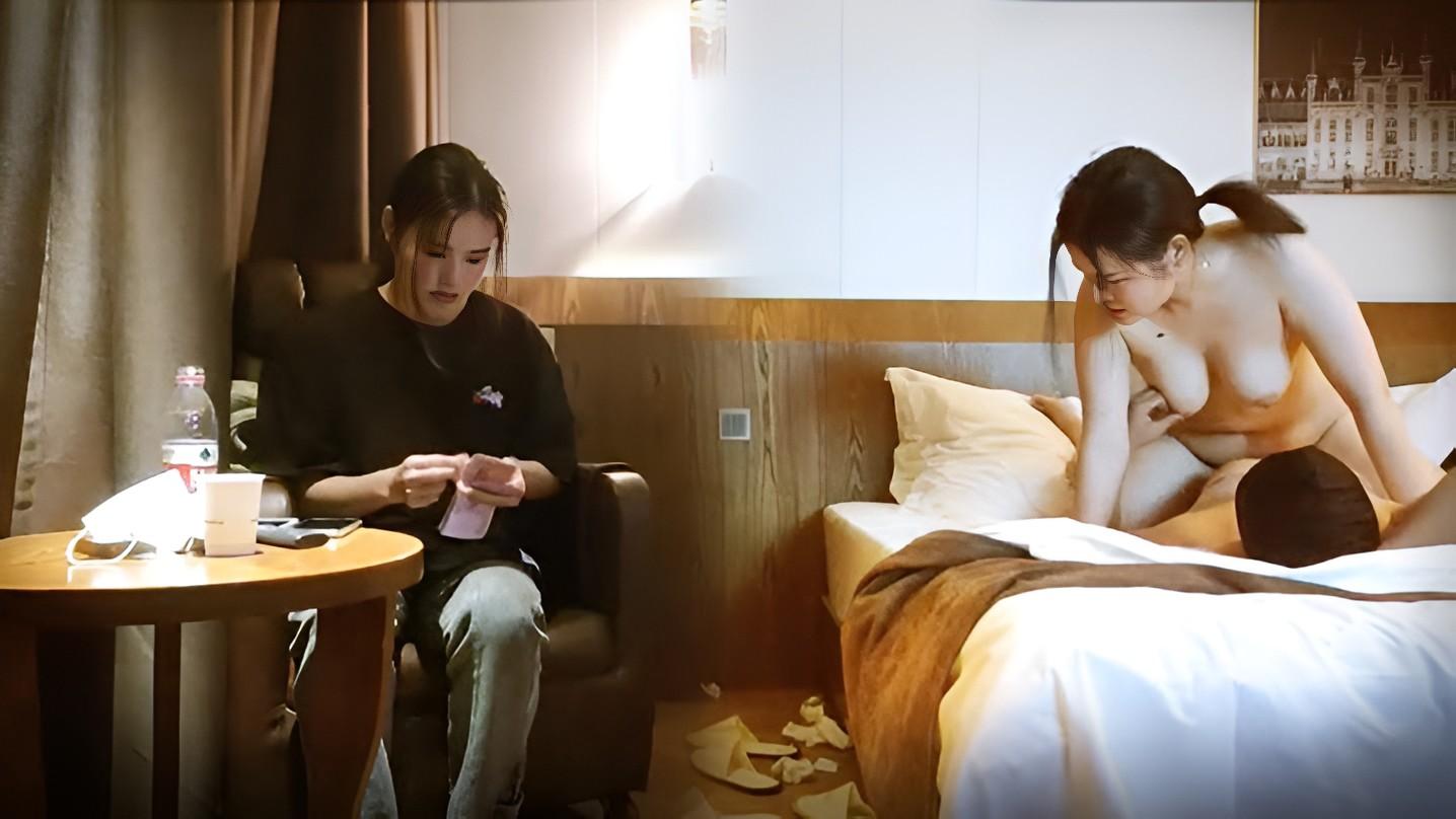 午夜寻欢几千块约的气质良家少妇被房间的网友讽刺