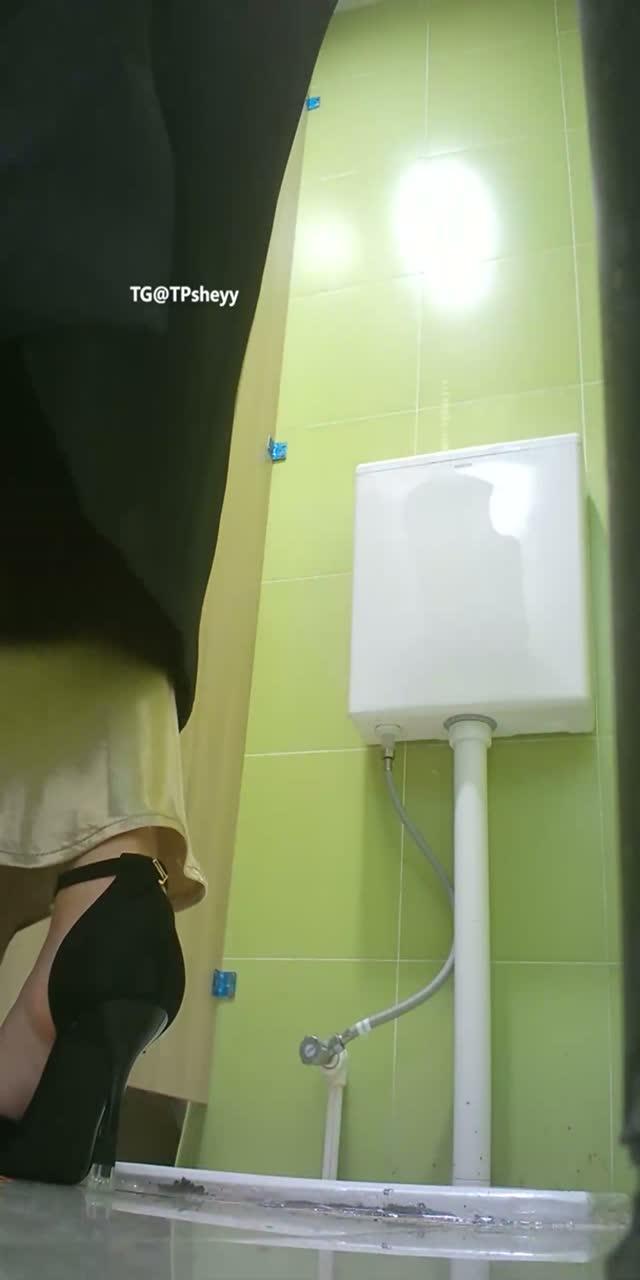 厕拍精选系列几十位高颜值美女们的美鲍高跟玉足靓妹.美少妇.丁字裤美腿等等