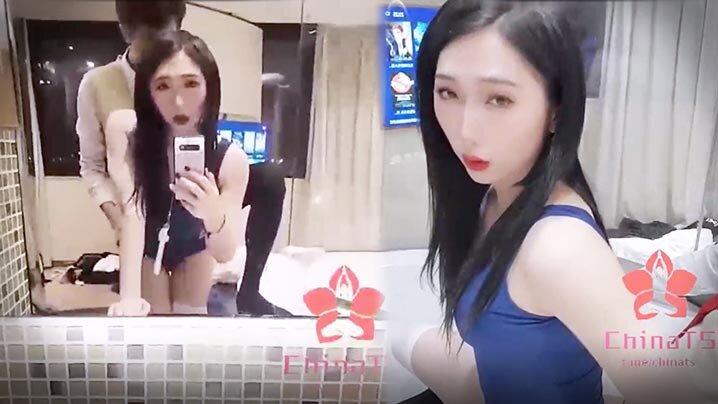 国产TS系列紫苑酒店浴缸玩3P清纯泳装相互玩鸡儿直男前后夹击双洞被射