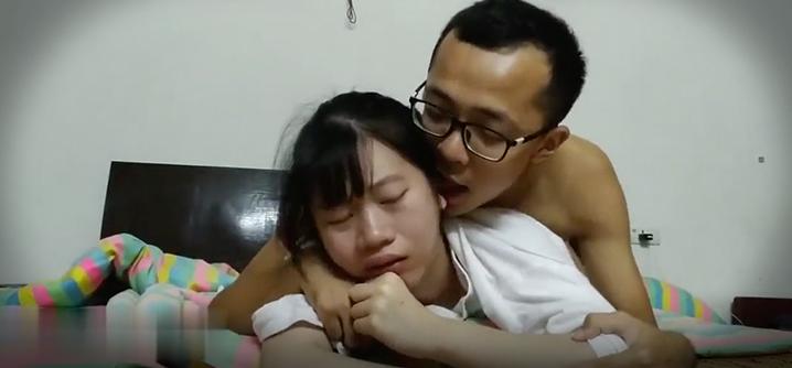 国产家庭式的性爱视频流出用道具玩弄女友后再啪啪