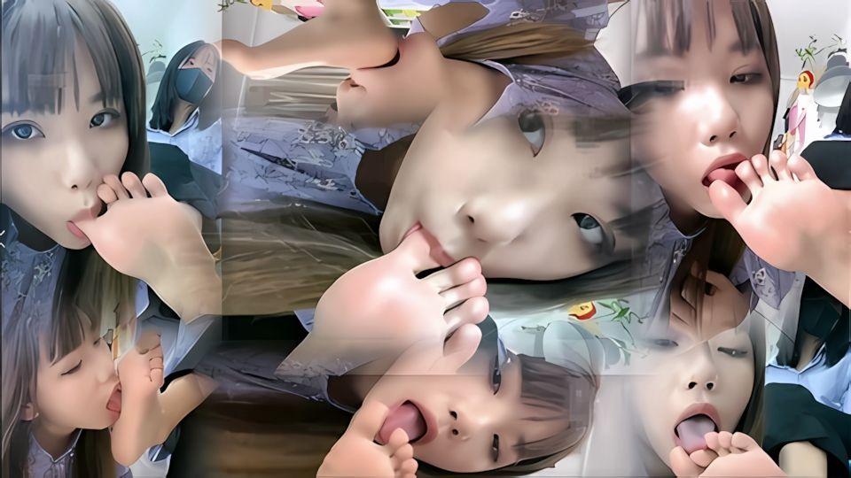 女同恋足者漂亮女奴舔女王的脚