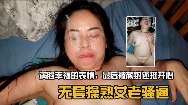 嫖妓嫖熟女近距离观赏老母狗吮吸大鸡吧这吃的也太卖力了嘴巴都变形了吃够了便进入主题