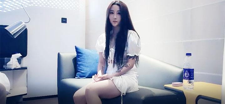 小宝寻花高端大圈外围妹子花臂纹身白裙小姐姐坐在身上摸奶舌吻调情扶着双腿抽插呻吟娇喘