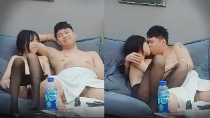 小胖寻花跳广场舞的老大爷探花娇小嫩妹子沙发上互摸调情黑色丝袜骑乘转战床上扶着屁股后入