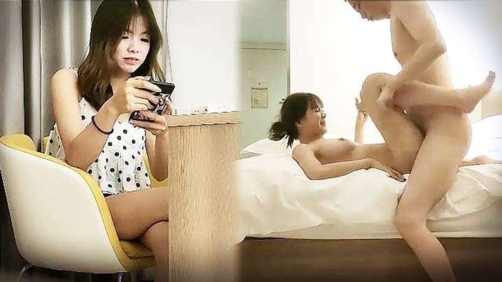 小马丶寻花斑点裙短裤外围嫩妹腰细胸大蹲地特写口交拉着手后入猛操晃动奶子上位骑乘抽插猛操