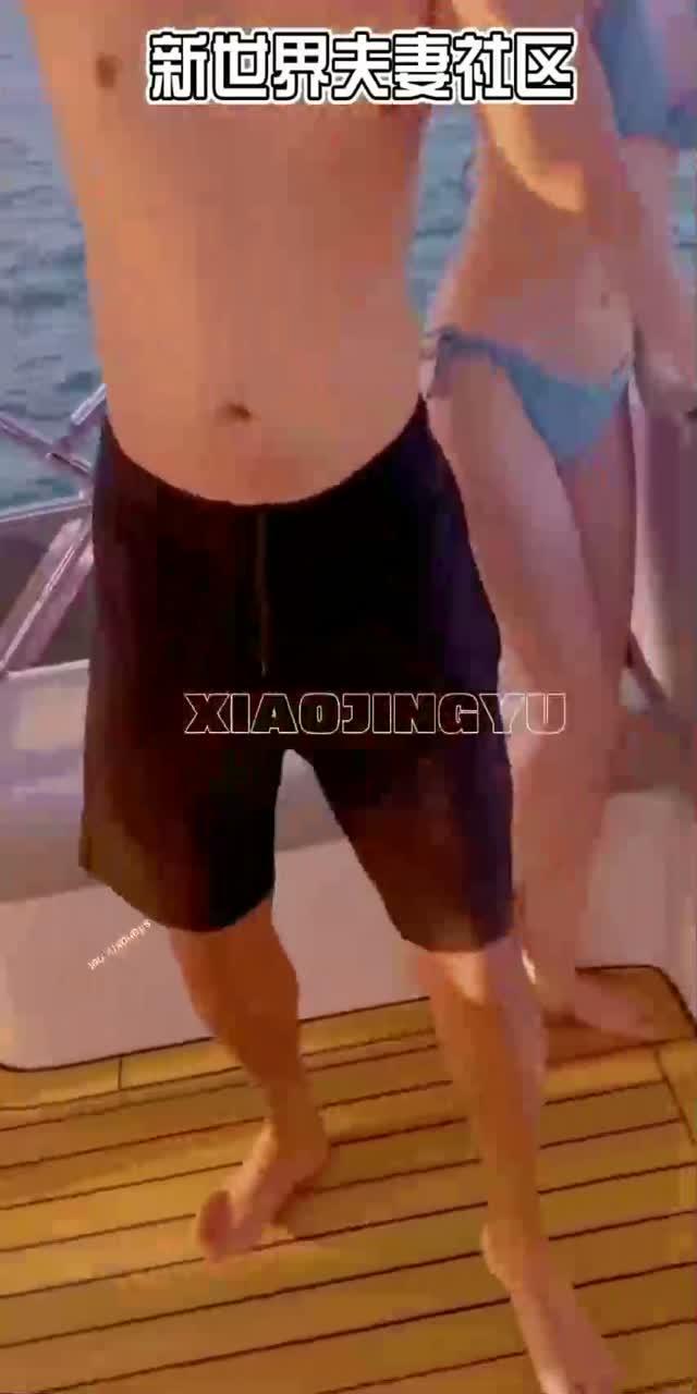 小鲸鱼露天餐吧露出服务员面前自慰酒店遛狗男厕PUA后入