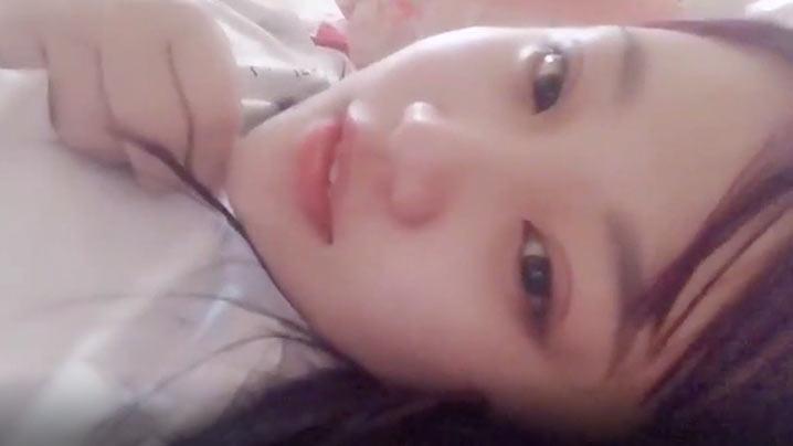 度云泄密二次元巨乳小萌妹胸部很大洗完澡拿着奶子吃肉棒插骚穴白浆流了流