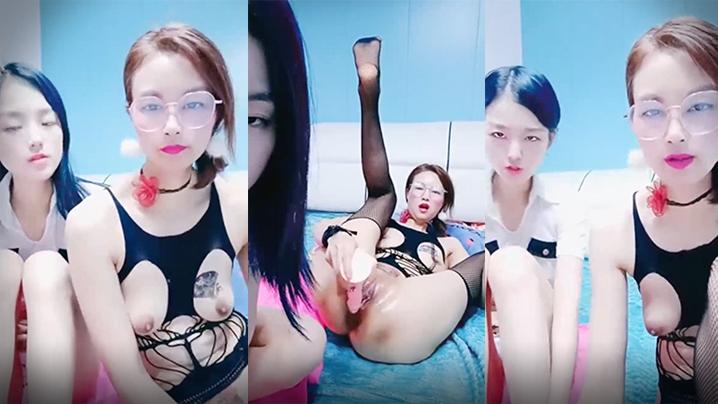 性感母女花妈妈调教女儿性感母女花颜值很高长得很像情趣装诱惑陪狼友互动撩骚无毛白虎逼道具抽插骚穴浪荡呻吟刺激