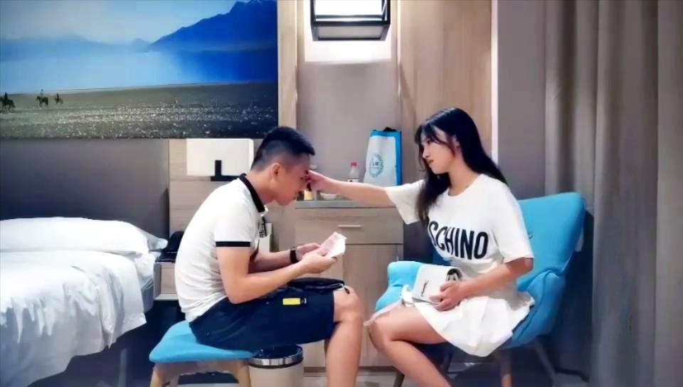 探花只要钱到位第一次见面也会温柔的像个小媳妇对话淫荡