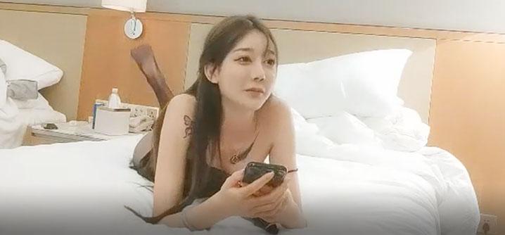 探花大长腿女神最好看的美腿之一搭配黑丝简直是要人老命骚舞要把人的魂给勾走