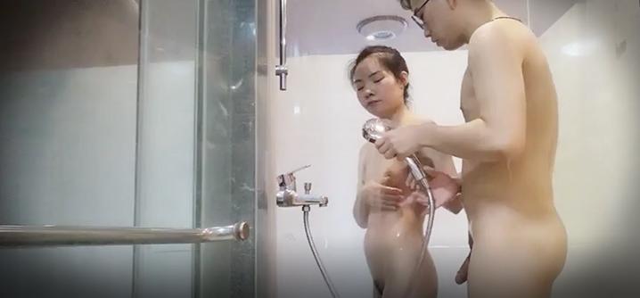 探花鸳鸯浴小嫩妹娇小玲珑惹人爱近距离镜头啪啪