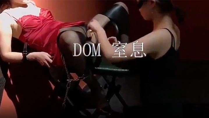 推特大神DOM售货员邀女老板共同束縛调教沙发啪啪