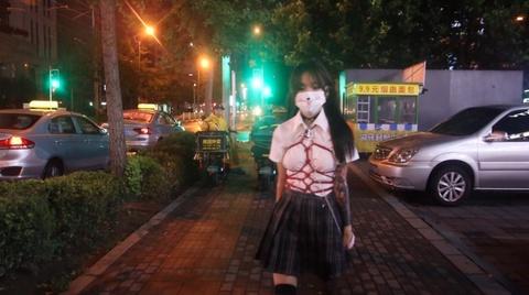 最强繁华路段龟甲游街惊呆路人