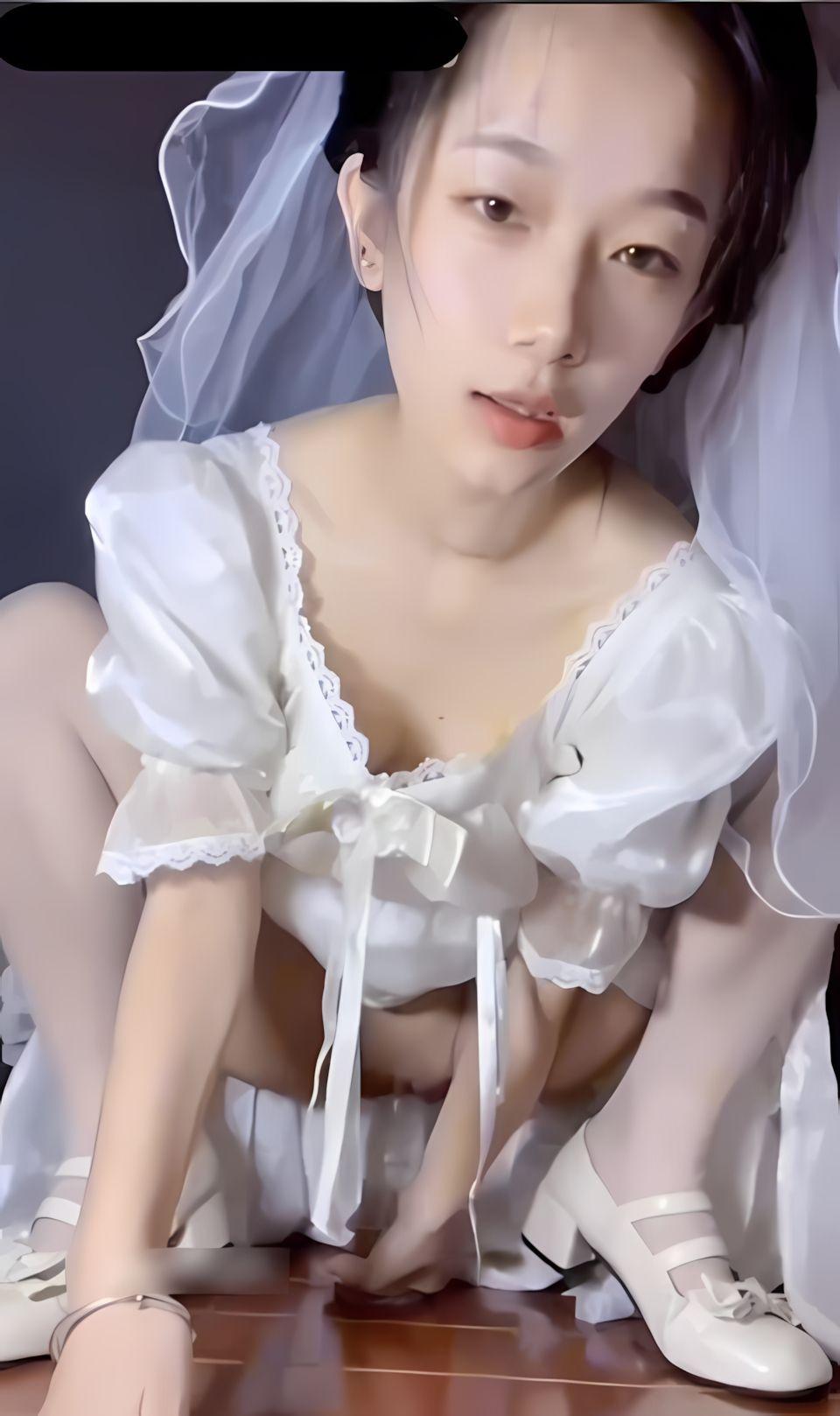 最近很火的推特福利姬高价定制婚纱弹力摇完整版视频