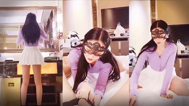 极品反差表绝美推特高颜值逆天长腿女神Vivian_定制款清纯白色JK淫荡痴女越好看的女人越骚_丝袜塞穴里表情超享受