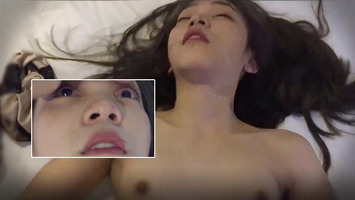 极品网红女神颜值网红美女生日吃饭被迷奸手里拿着玫瑰完全死猪状态被多人玩弄