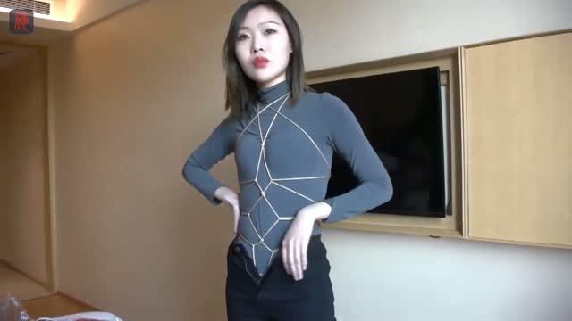 模特束缚口交捆绑上
