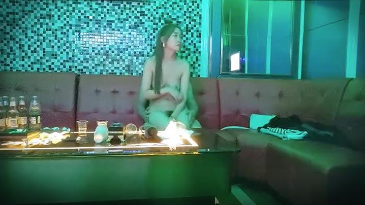 歌厅探花全网独家商K探花灯红酒绿莺莺燕燕男人的天堂苗条小姐姐前凸后翘啪啪干爽她刺激之极