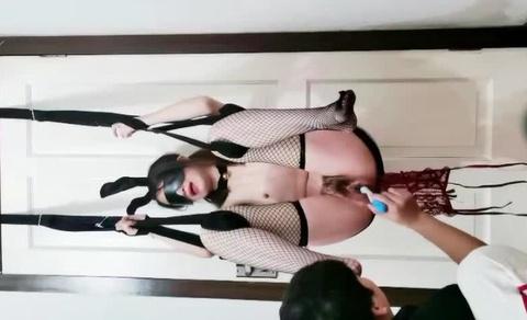 母狗不听话把她吊起来玩