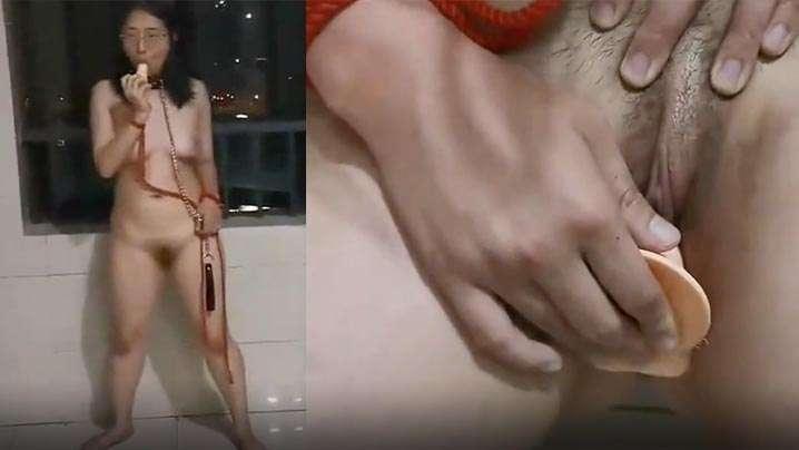 母狗陈洁莹金主让在公寓走廊自慰