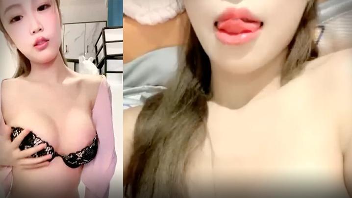 温柔可人阿巴阿巴扭动美臀掰开小粉穴揉入美乳双指插入小粉穴呻吟声好诱惑
