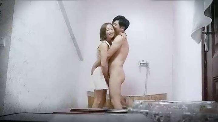 漂亮短发小少妇舔穴狂魔黑森林中掰开蜜穴一通狂吻柳腰乱扭淫液四溅激情啪啪劲爆