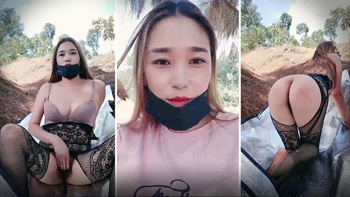 燃情户外小山坡上偷情的男女开档黑丝主动口交大鸡巴跟狼友撩骚激情上位无套后入爆草内射