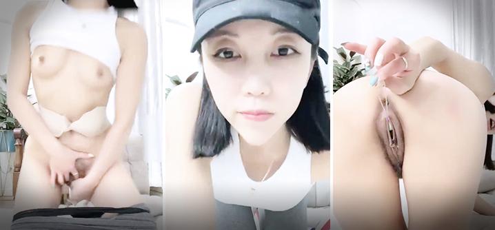 爱撸铁的妹子新人性感马甲线健身美女道具自慰首秀半脱下裤子翘臀跳蛋狂塞掰穴摩擦阴蒂喜欢舔脚