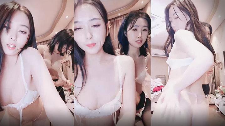 甜美闺蜜小姐姐带甜美闺蜜一起秀性感黑丝丁字裤掰穴互相舔逼跳蛋震动一脸享受