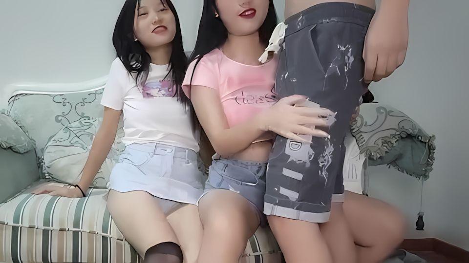 真实兄妹乱伦俩妹子勾引哥哥