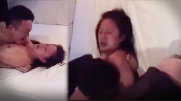 真实抓奸漂亮小三被打尖叫男人用身体死护着她