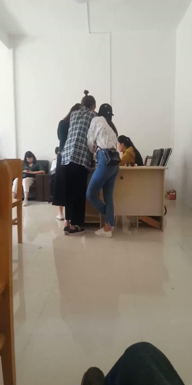 真是鸡巴不大胆子大报名处公开撸鸟真他妈刺激