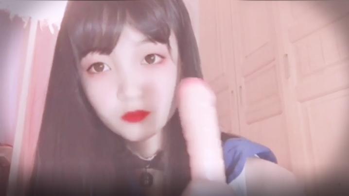 福利来了18岁的年轻妹子直播间露出小穴