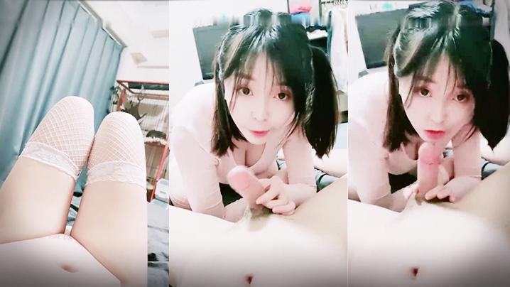 第一视角双马尾丰满童颜巨乳妹子双人啪啪_深喉口交后入性感大白屁股最后射在嘴里_很是诱惑喜欢不要错过