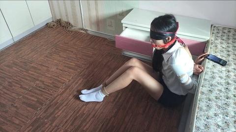 精致文化传媒原创大学生捆绑训练驷马放置脚心挠痒痒
